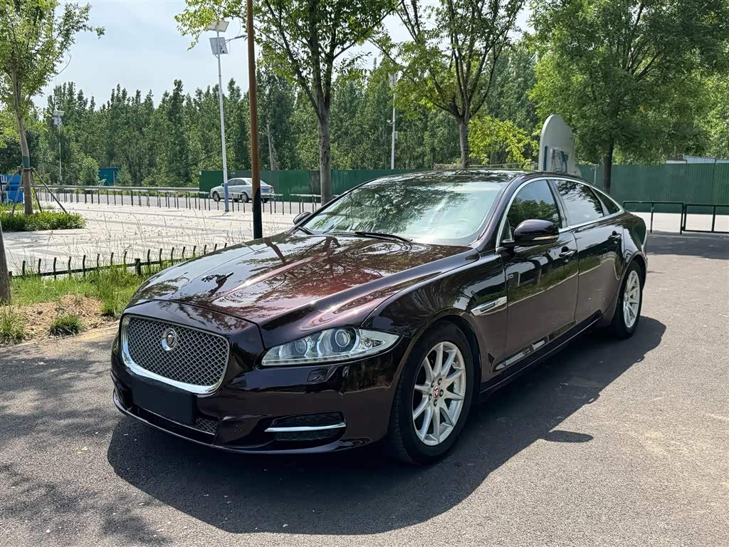 Jaguar XJ