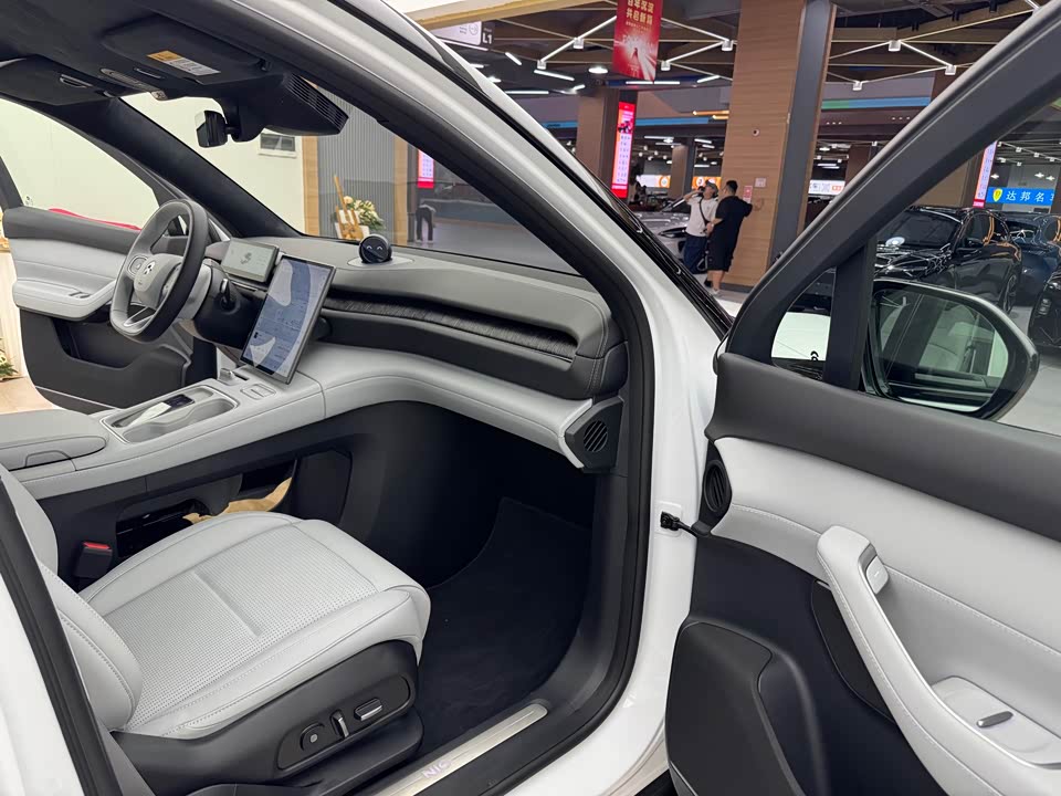 NIO ES6
