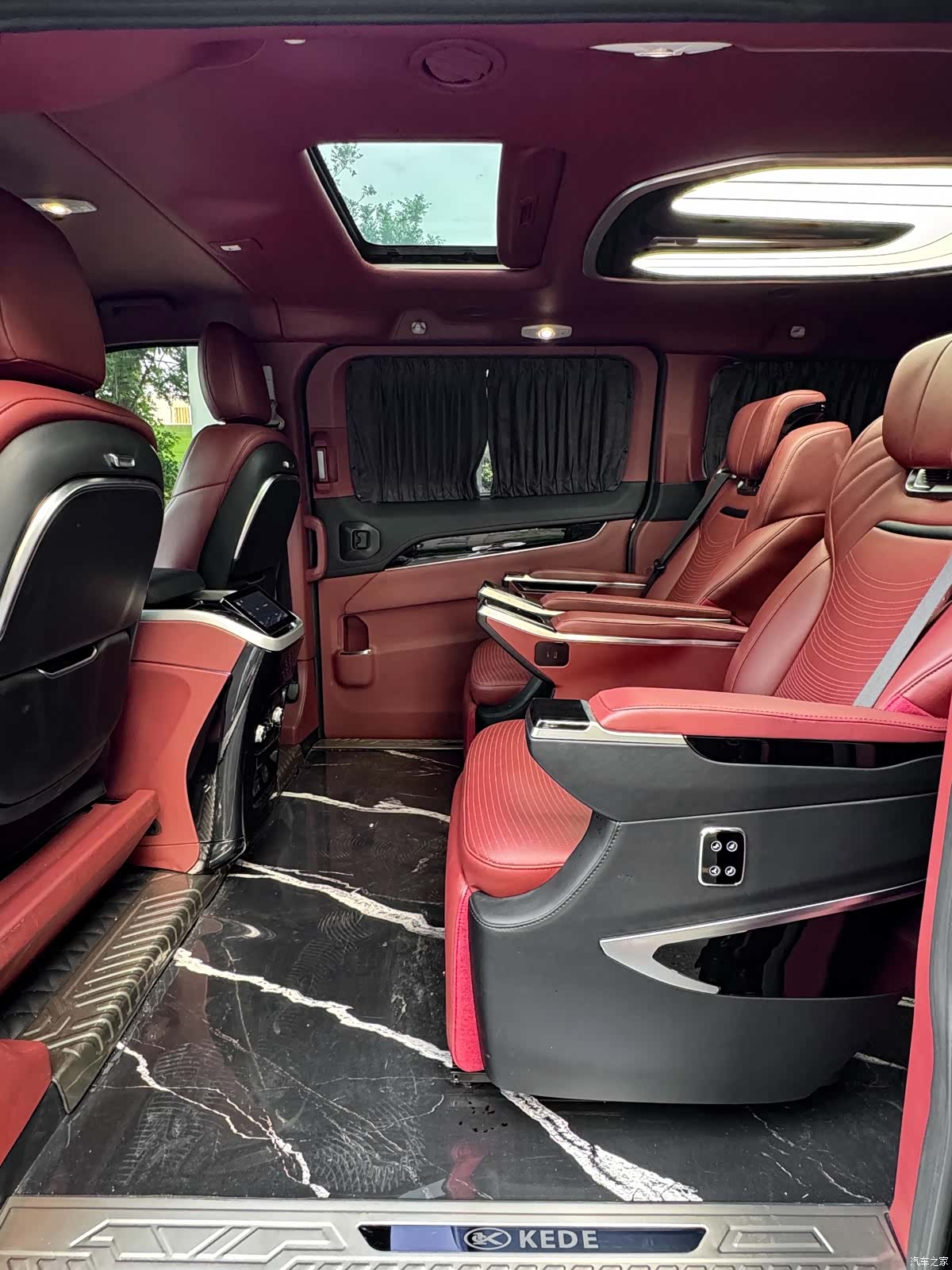 Ford Tourneo, 2025 9