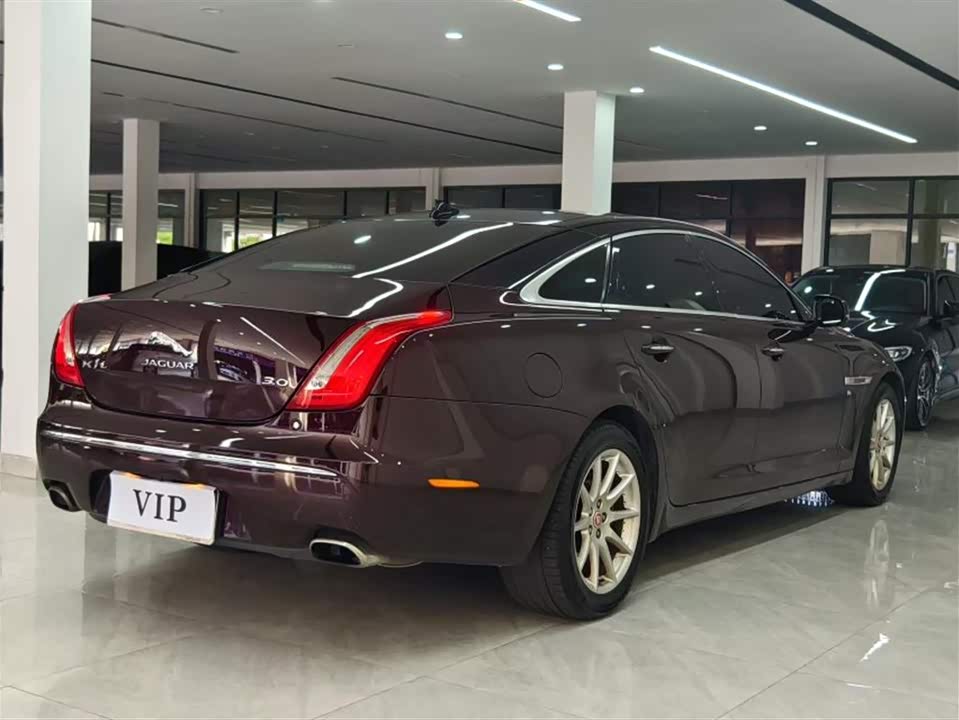 Jaguar XJ