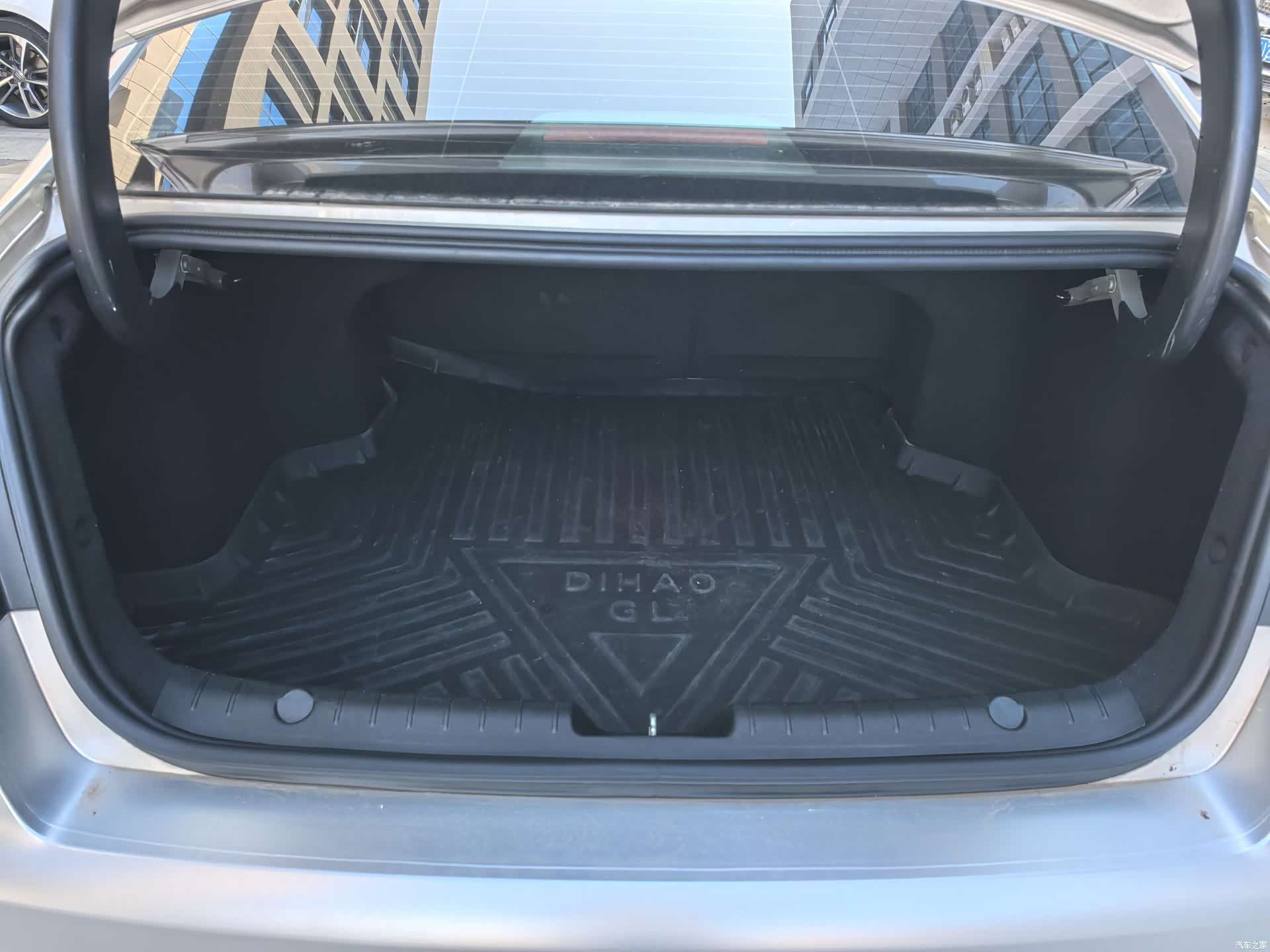 Geely Emgrand, 2021 14