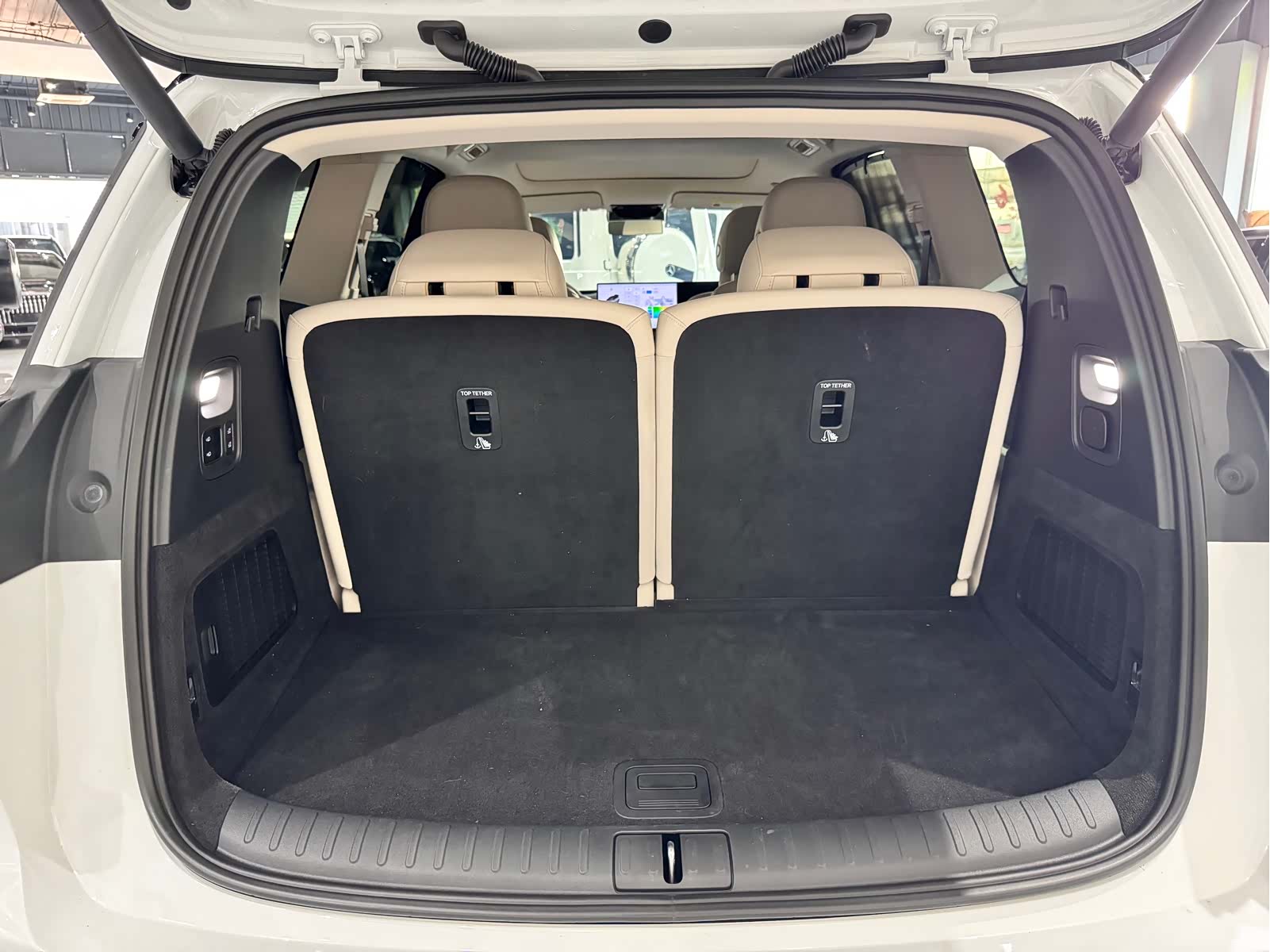Li Auto i8, 2026 14