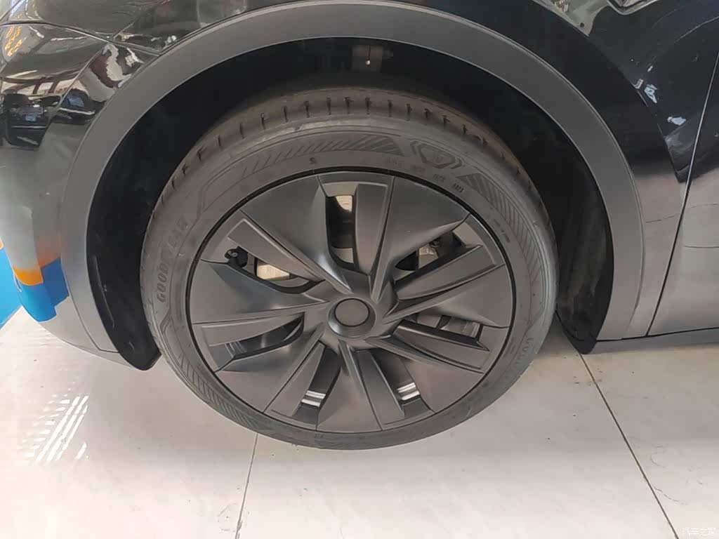 Tesla Model Y, 2023 23