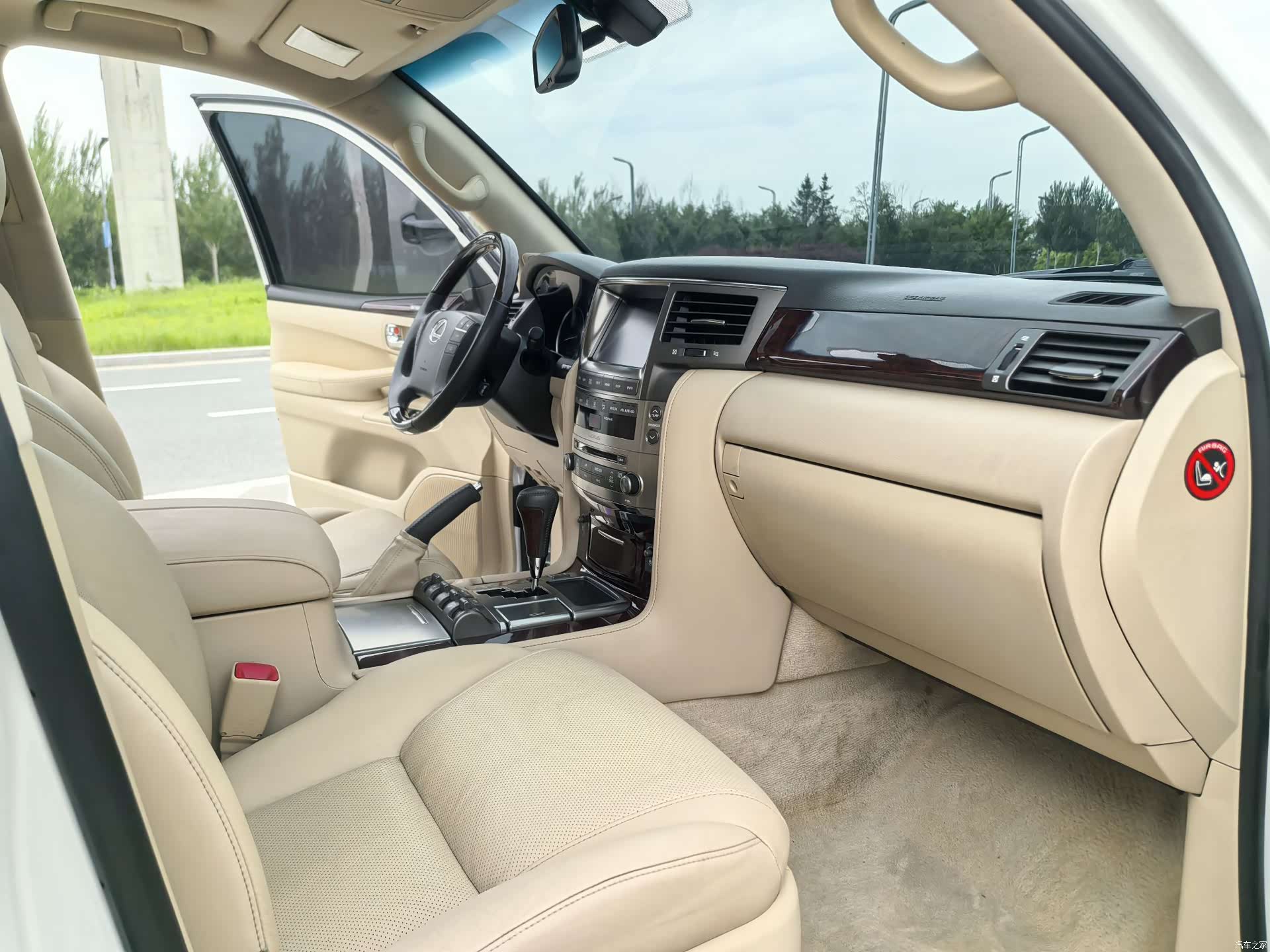 Lexus LX, 2009 13