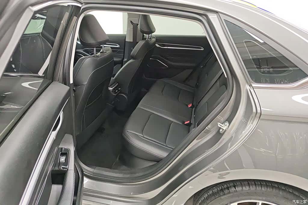 Geely Emgrand, 2022 11