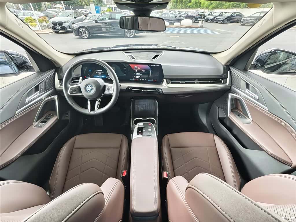BMW iX1, 2025 9