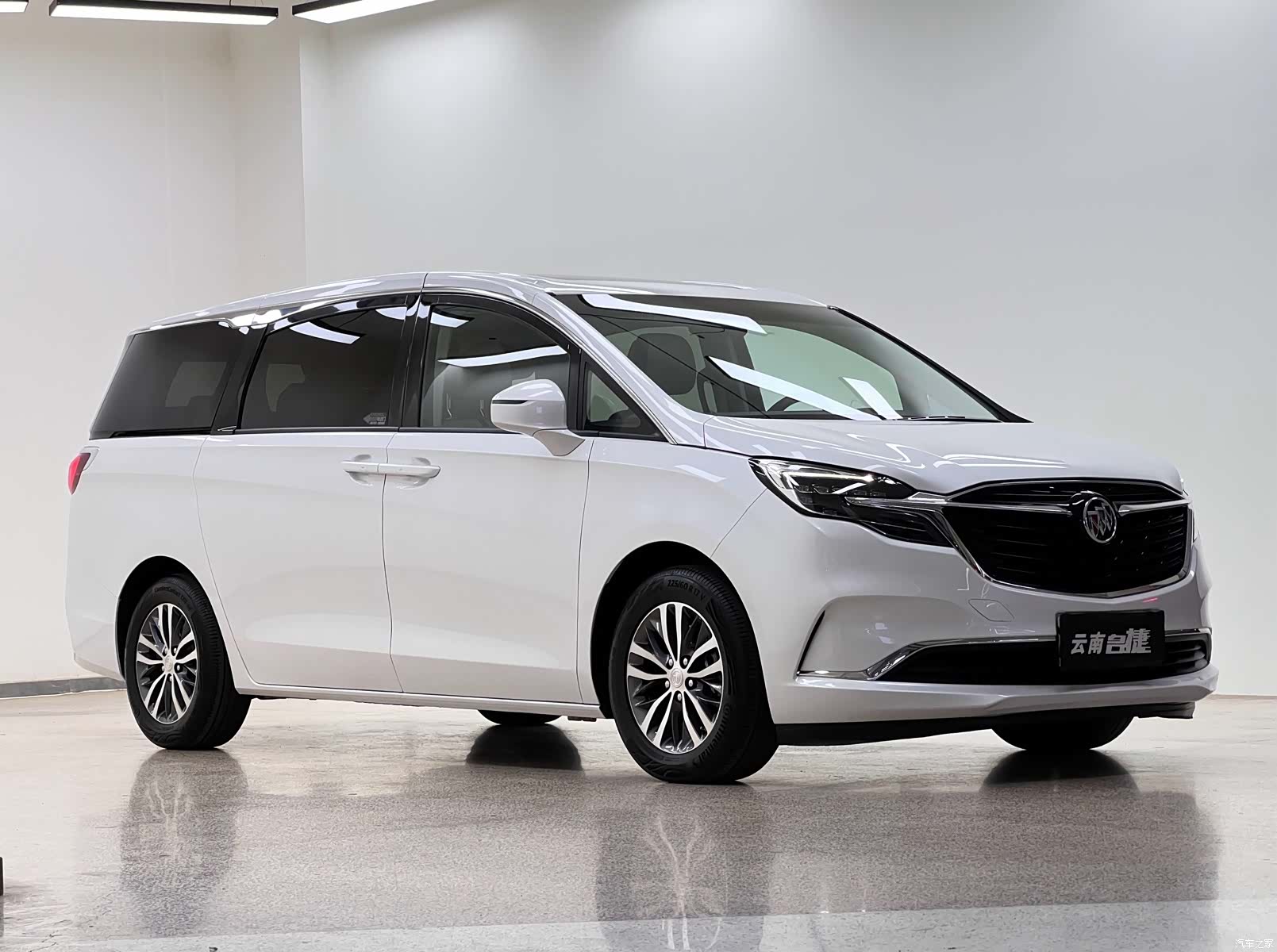 Buick GL8, 2022 3