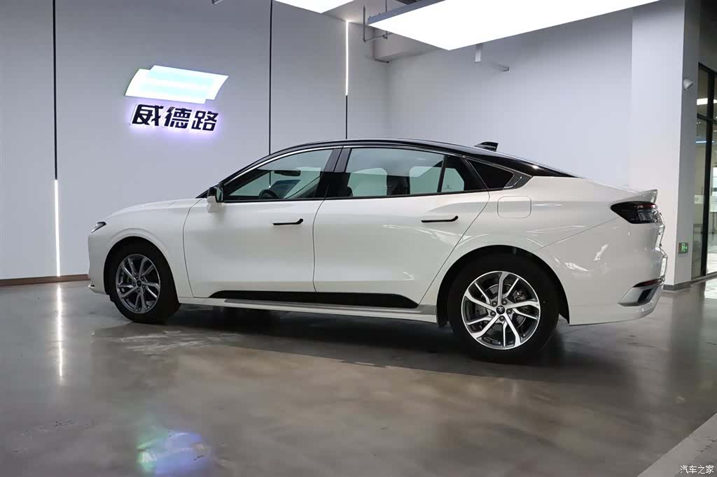 Ford Mondeo, 2024 4