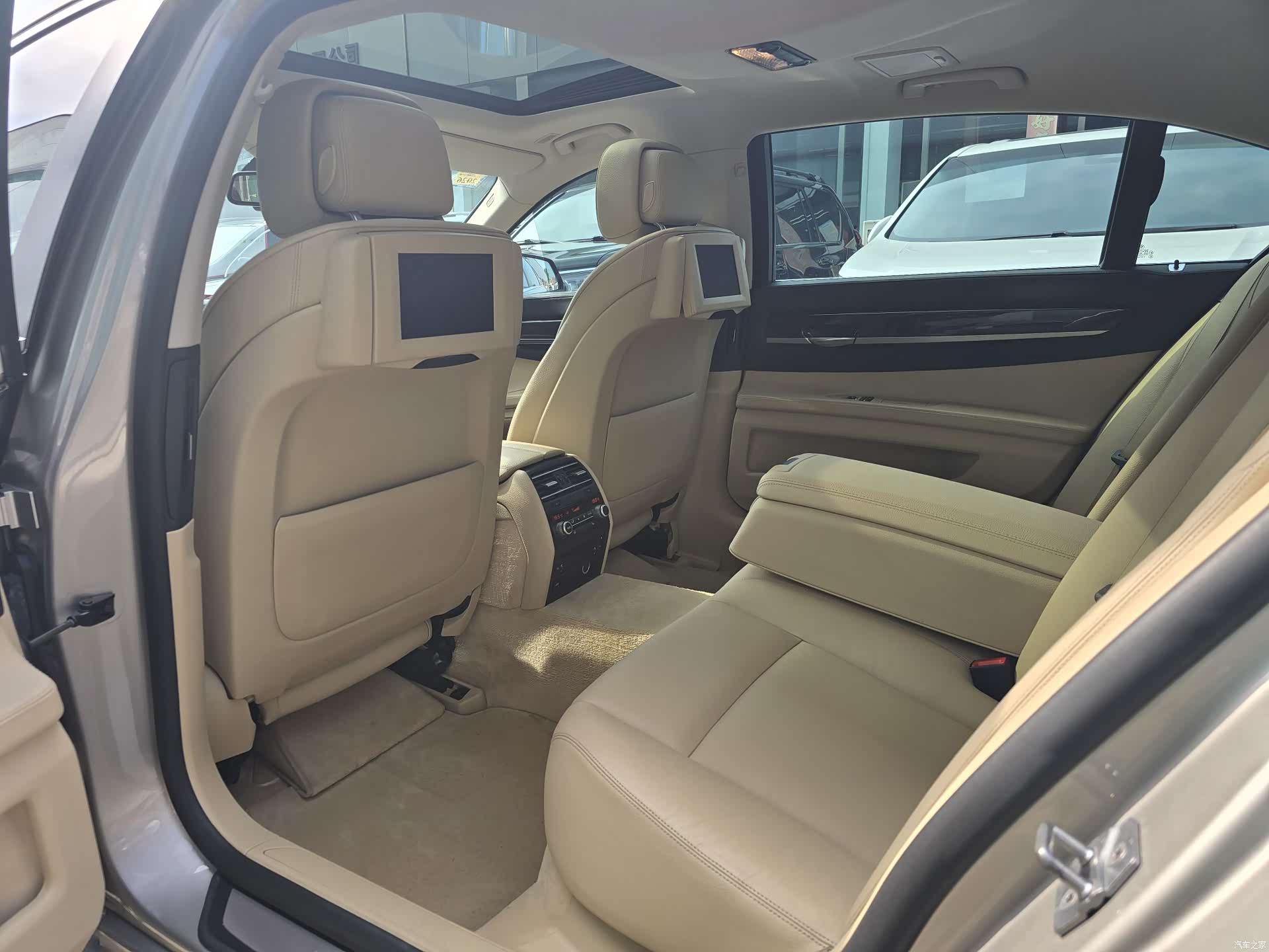 BMW 7 Series, 2011 9