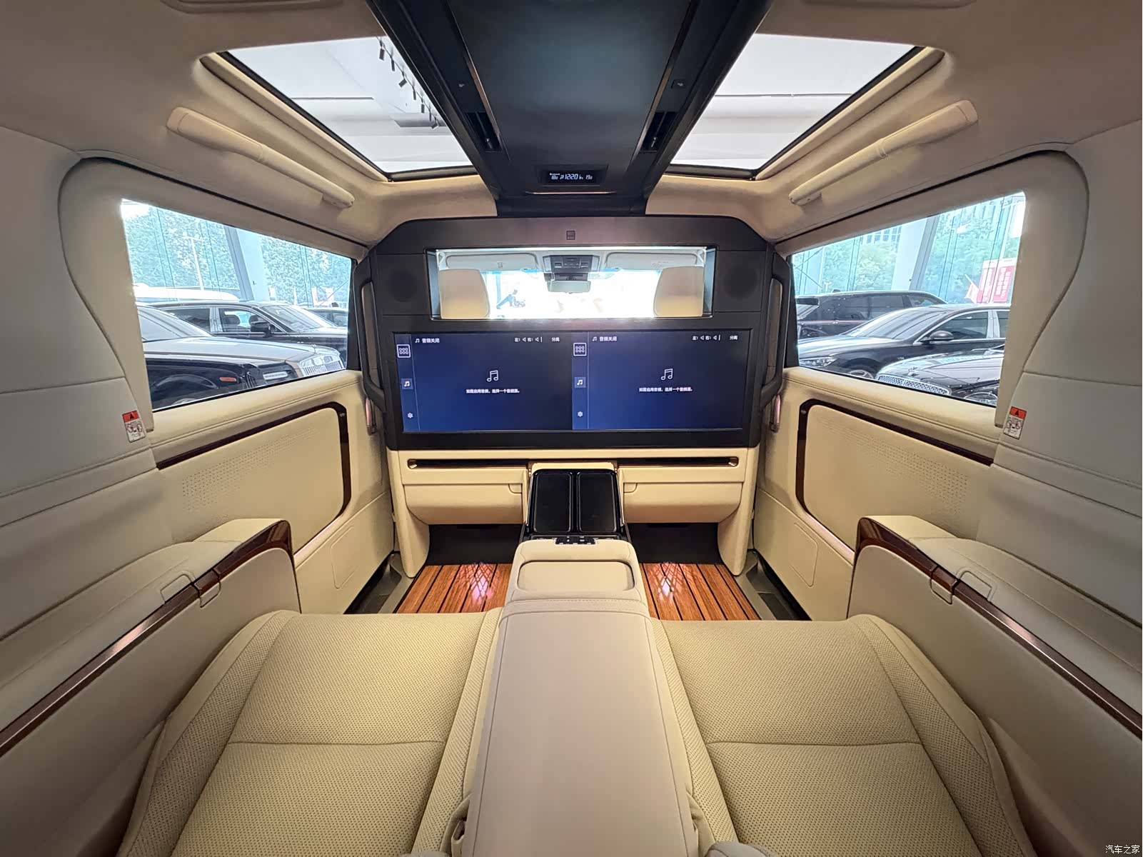 Lexus LM, 2026 21