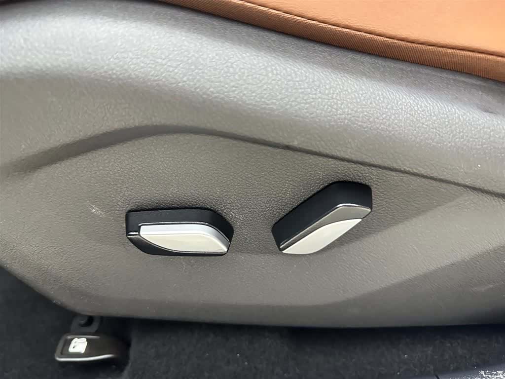 Geely X6, 2024 13