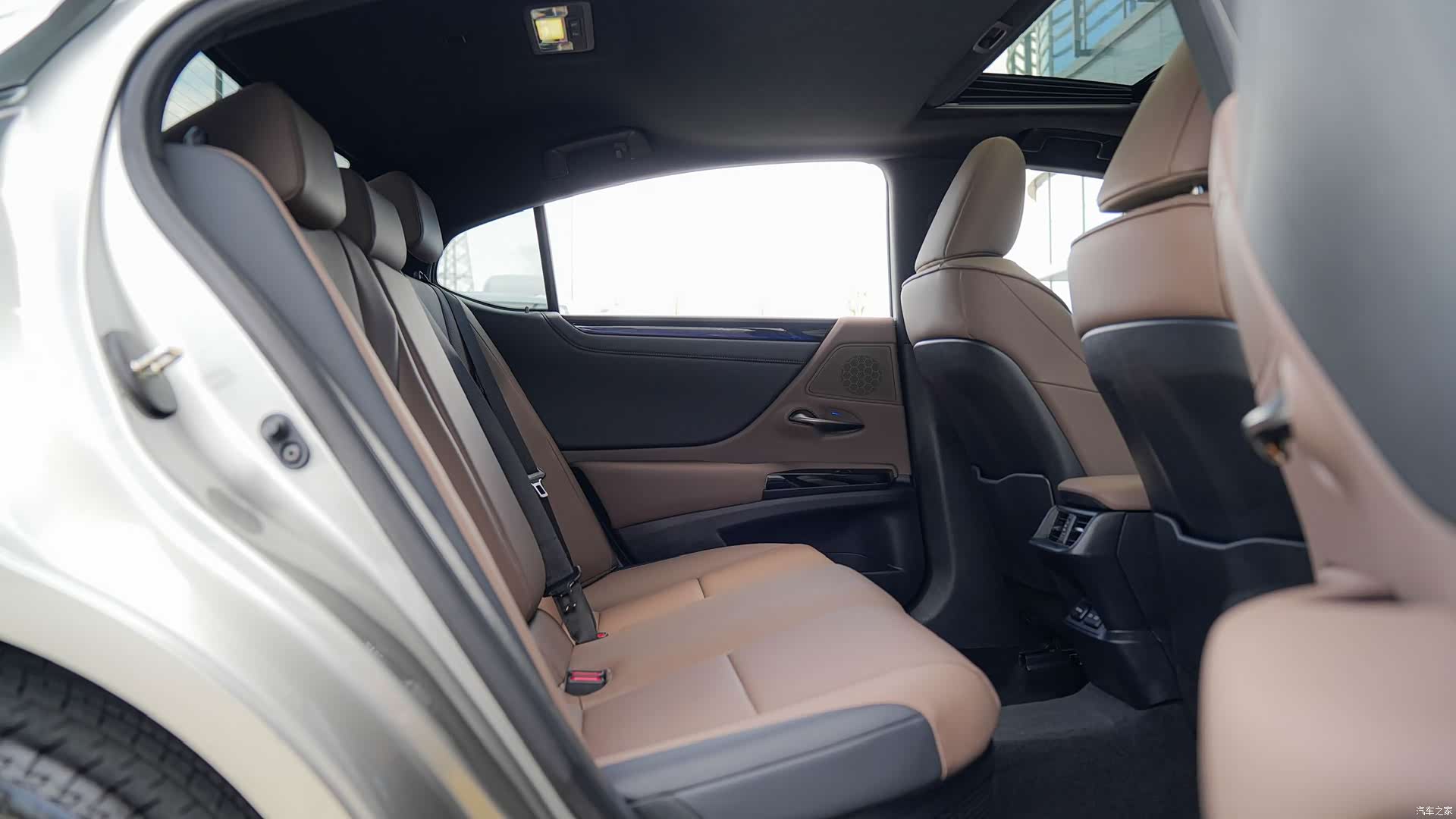 Lexus ES, 2024 14