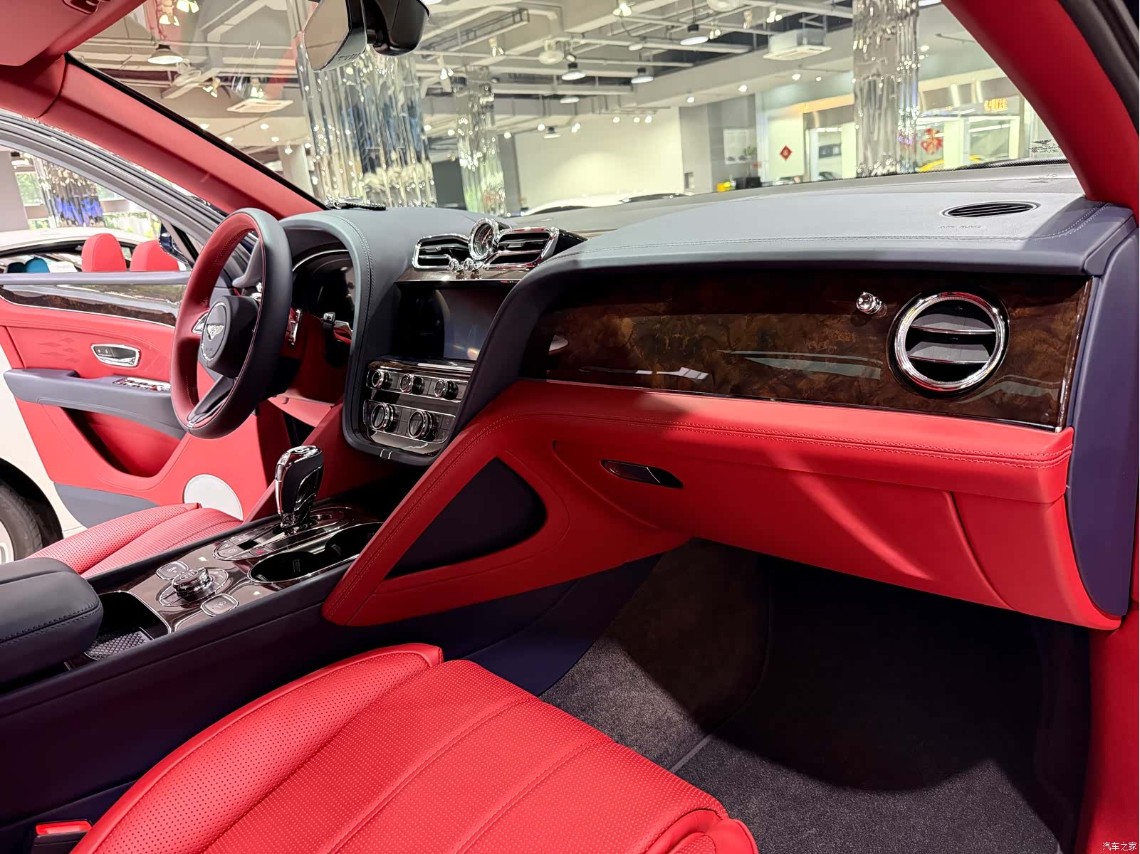 Bentley Bentayga, 2023 7