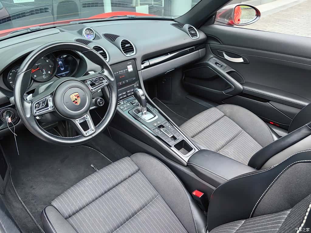Porsche Boxster, 2022 все фото