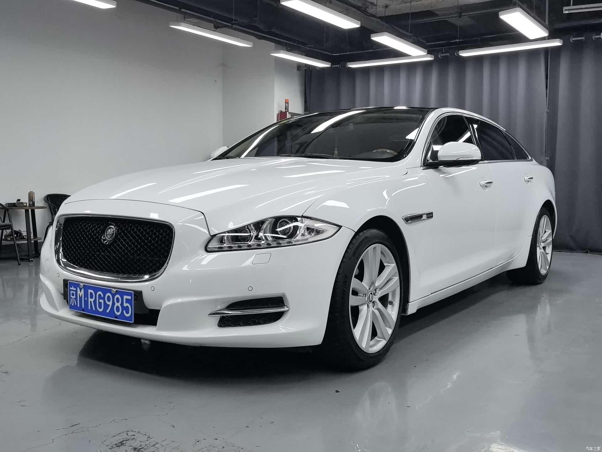 Jaguar XJ, 2012 1