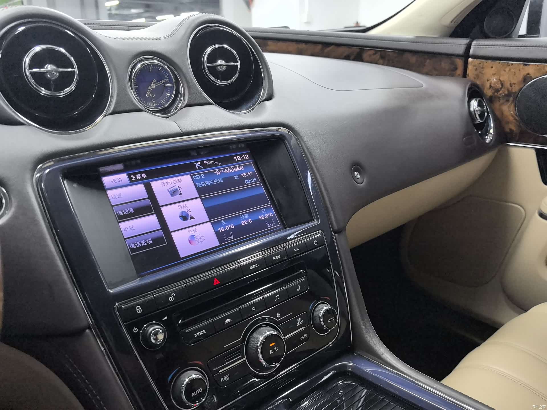 Jaguar XJ, 2012 11