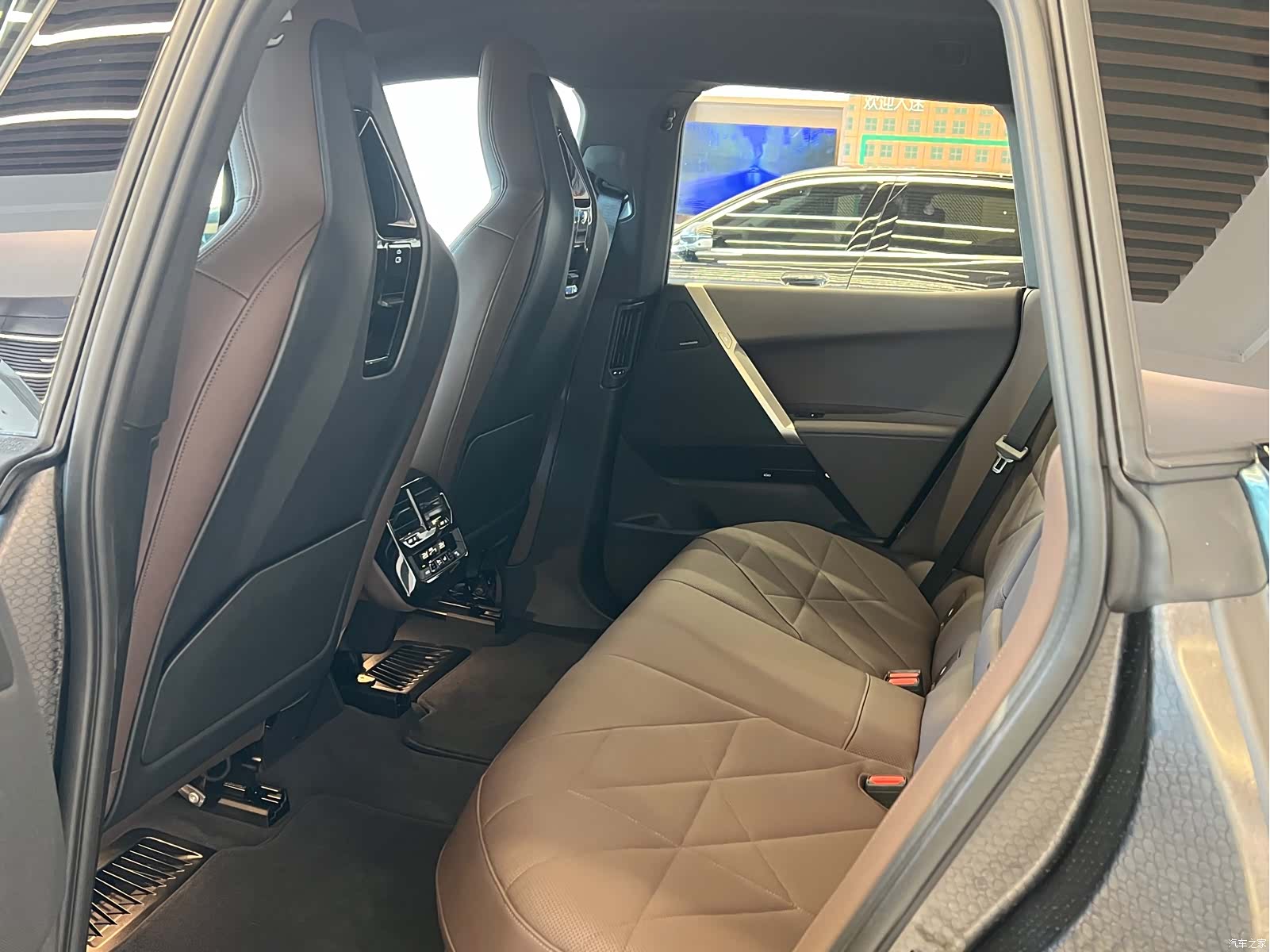 BMW iX, 2025 10