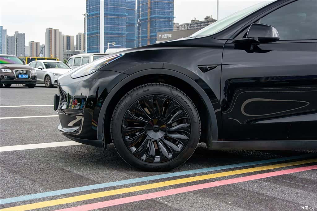 Tesla Model Y, 2022 4
