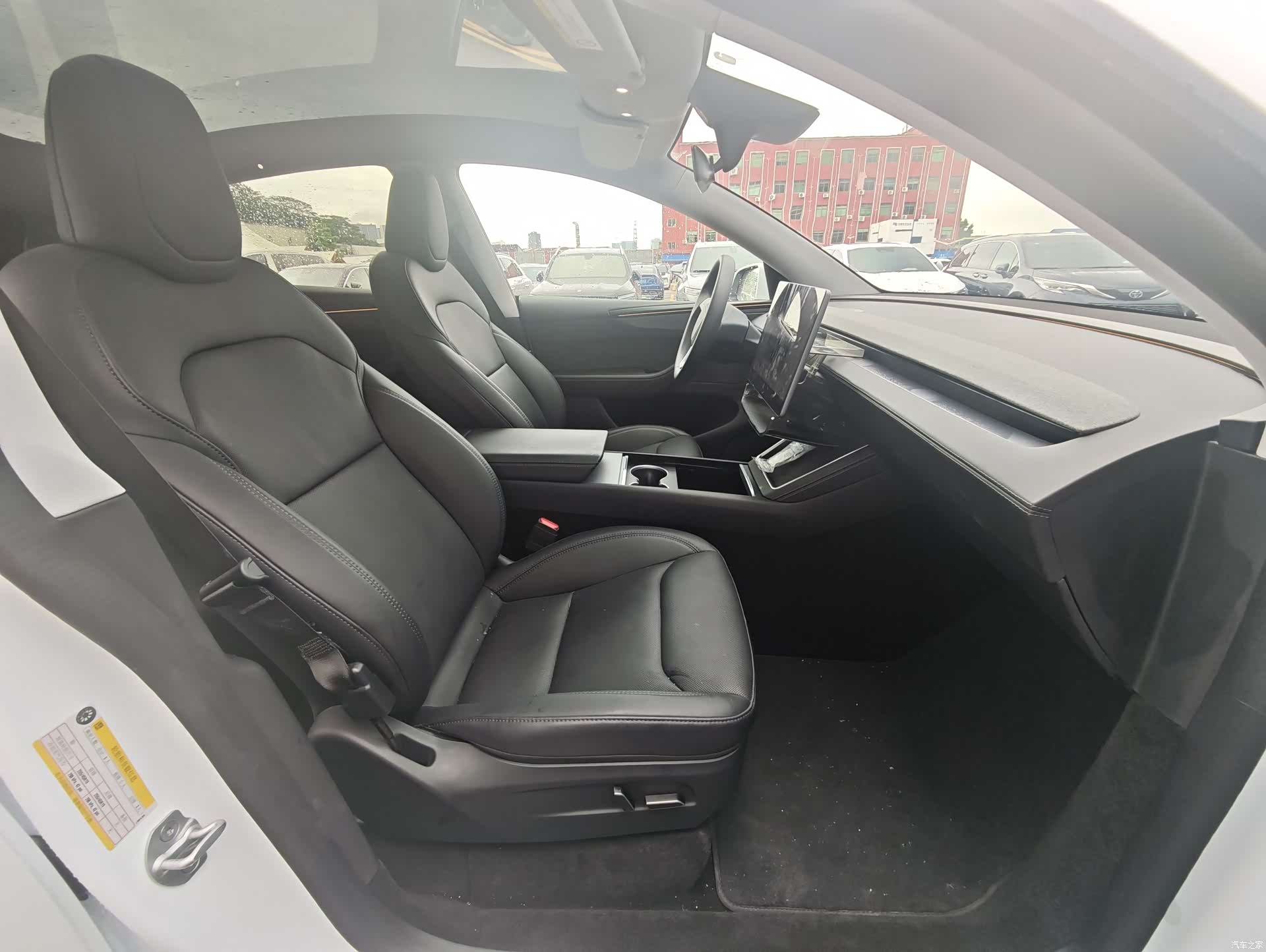 Tesla Model Y, 2025 14