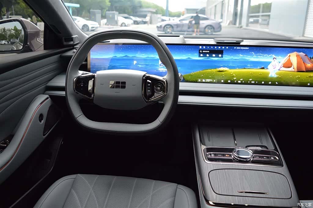 Geely E8, 2025 11