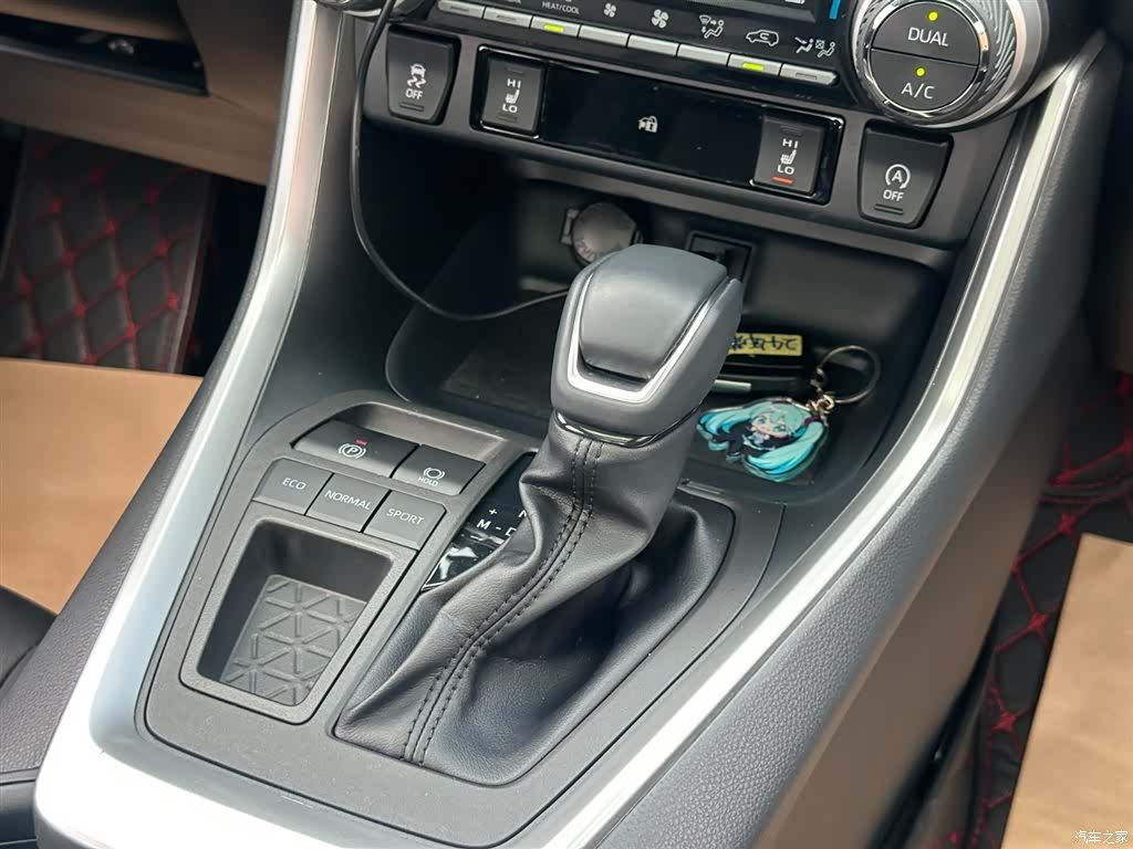 Toyota RAV4, 2024 12