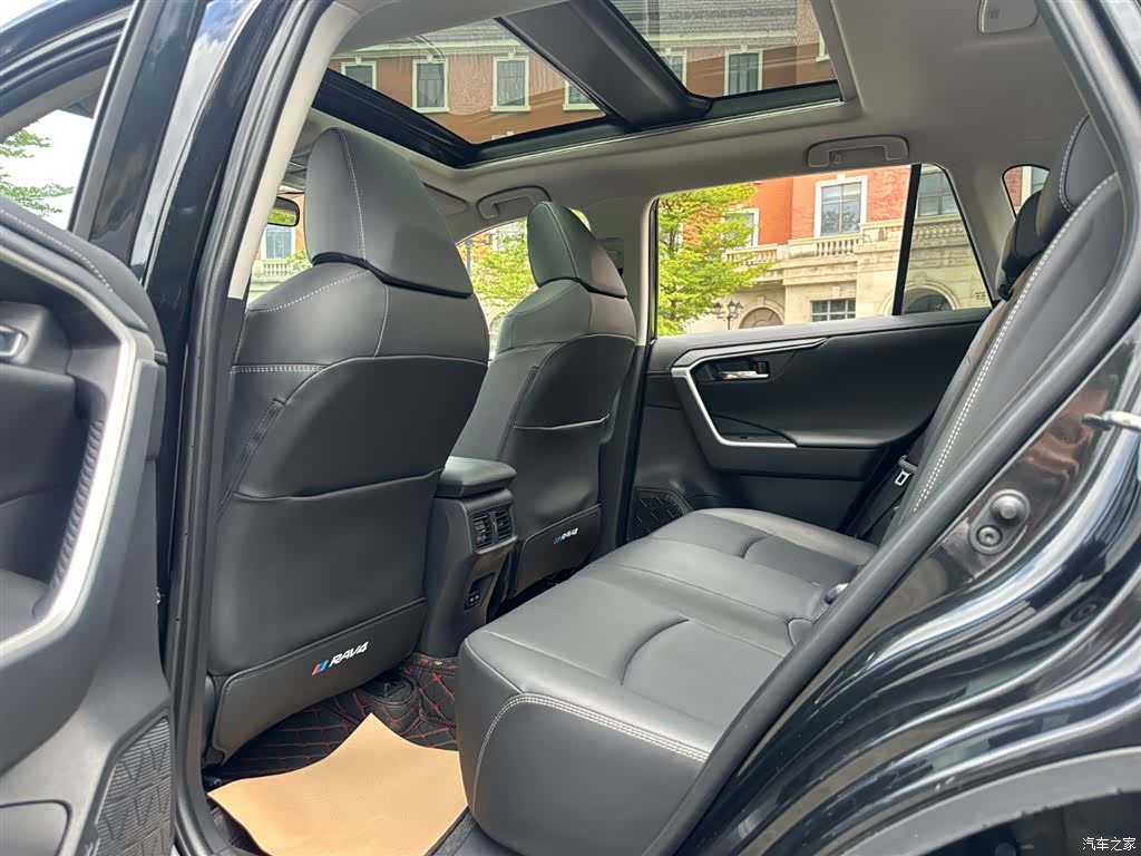 Toyota RAV4, 2024 9