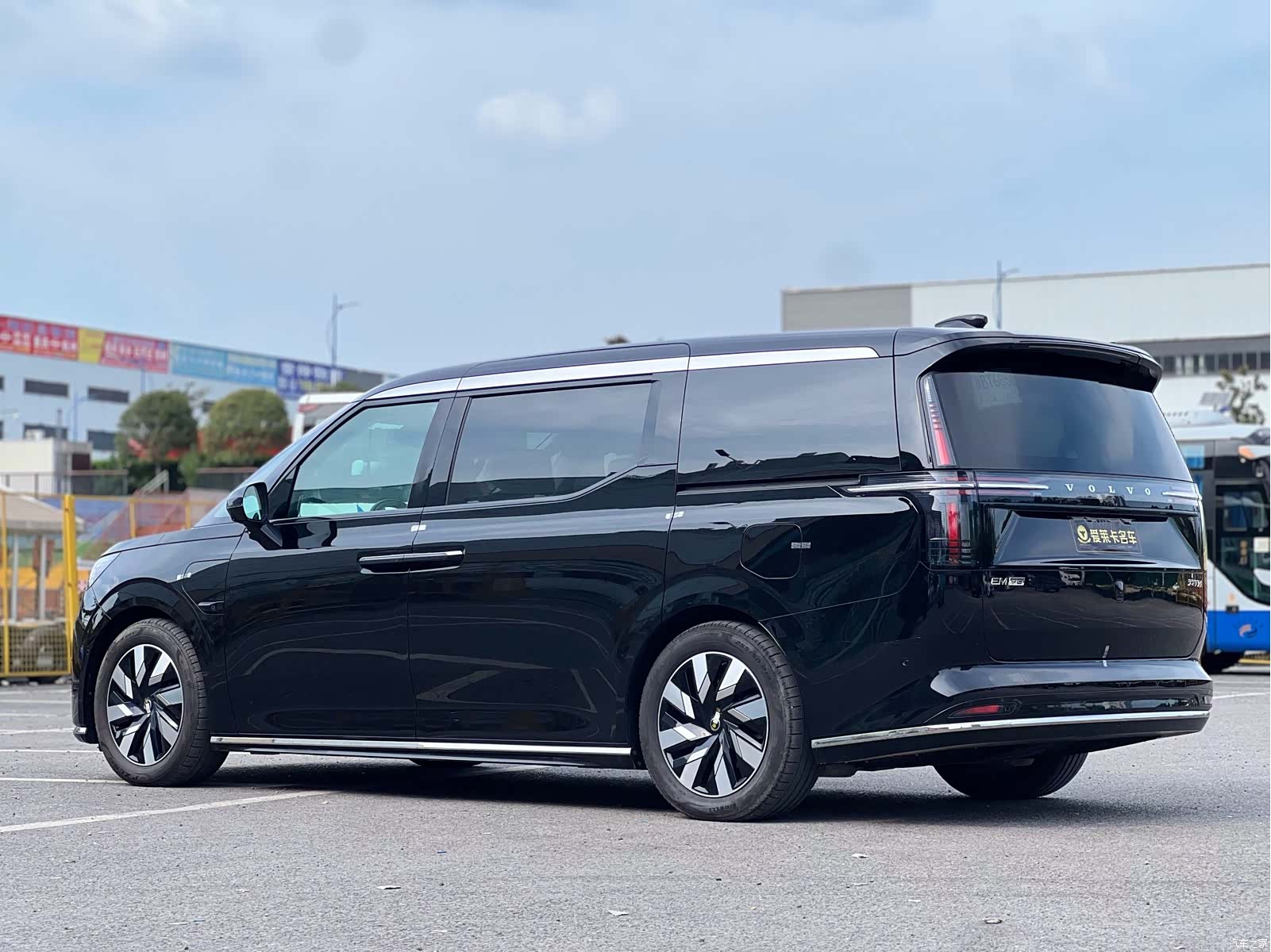 Volvo EM90, 2024 3