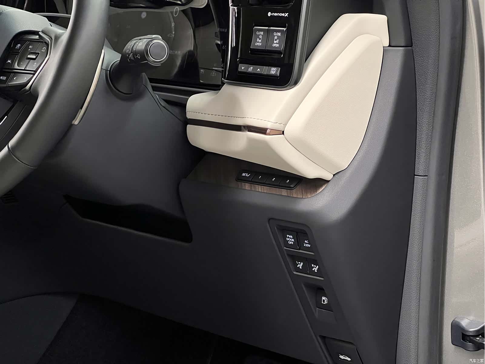 Lexus LM, 2024 25