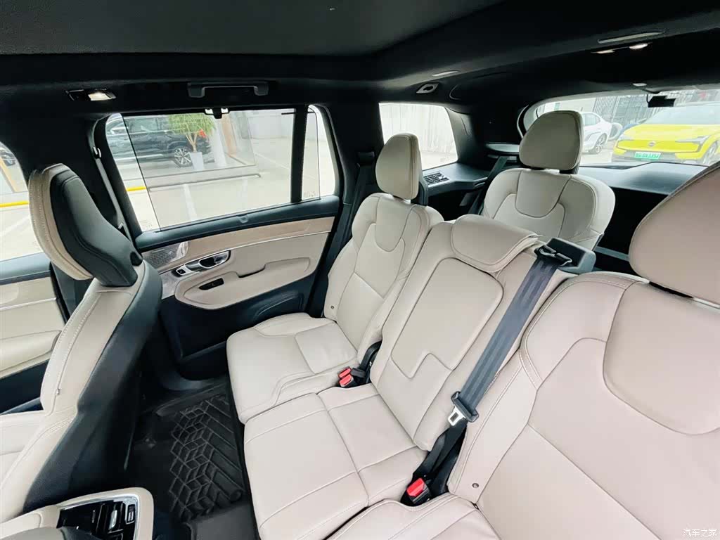 Volvo XC90, 2025 10