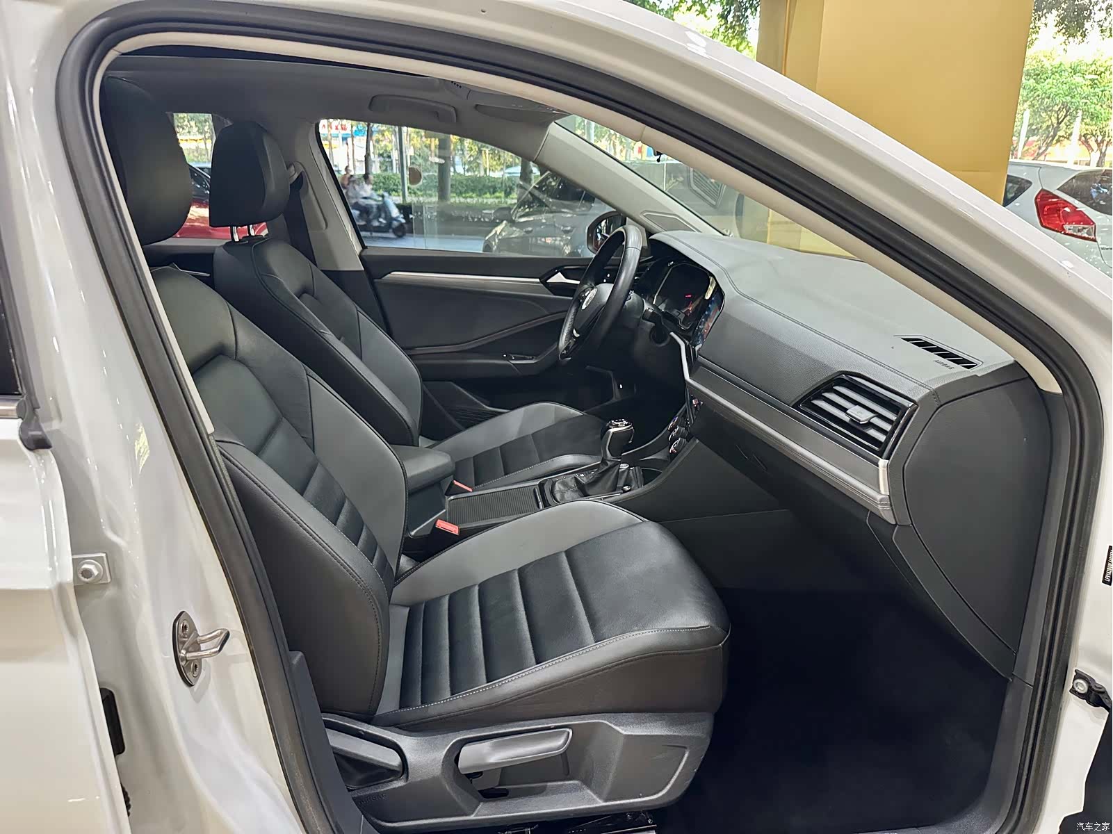 Volkswagen Sagitar, 2020 10
