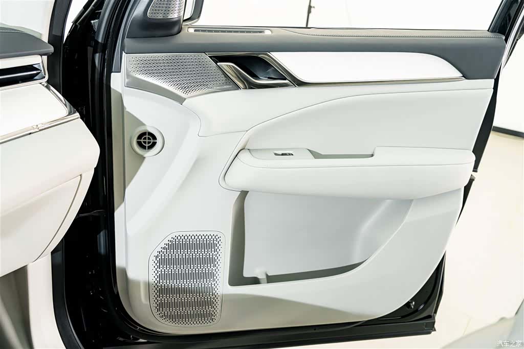Volvo EM90, 2025 16