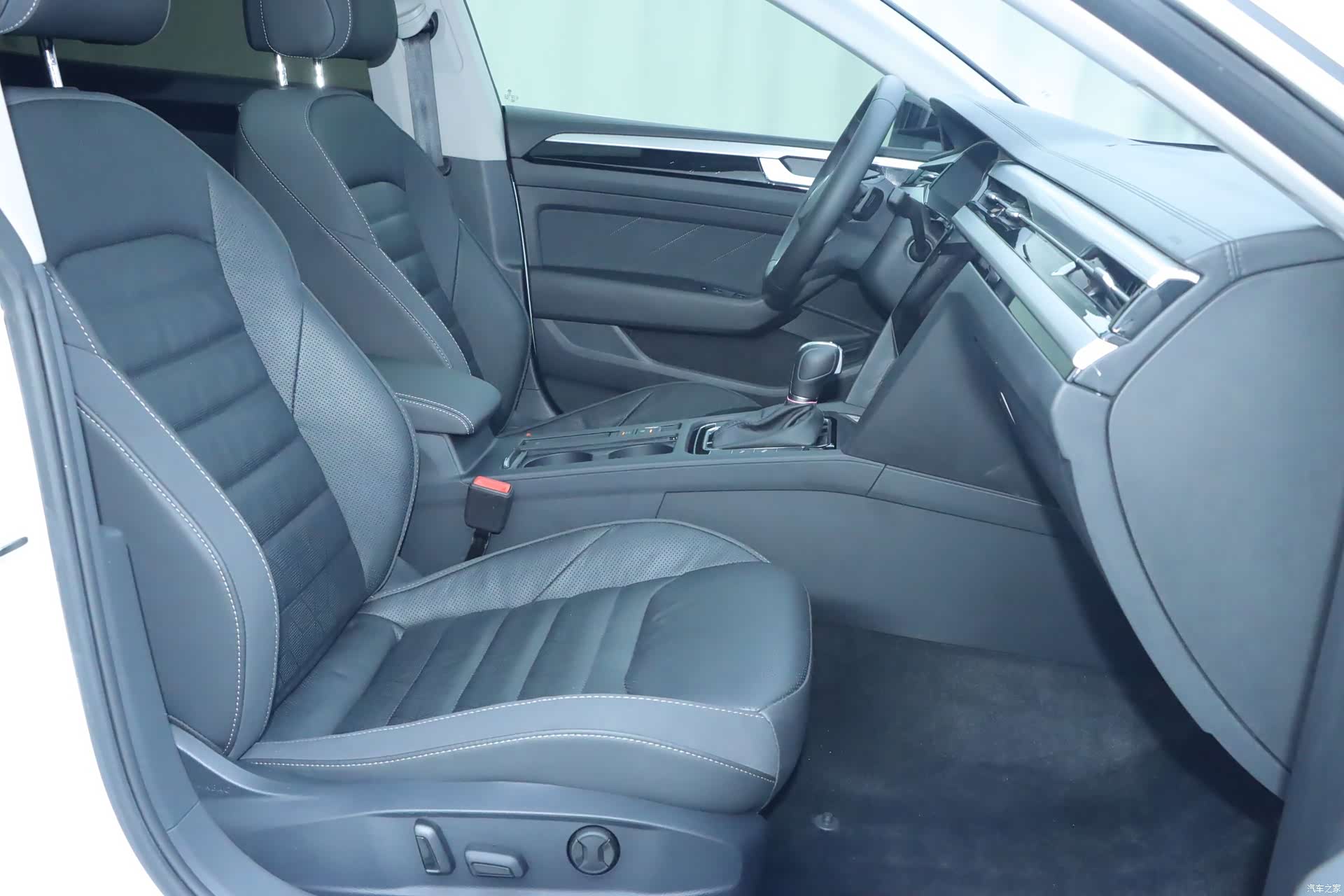 Volkswagen CC, 2023 13