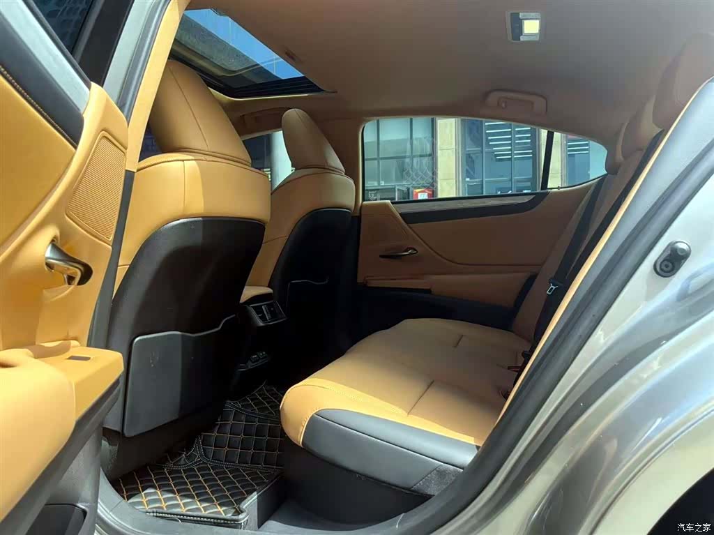 Lexus ES, 2025 10