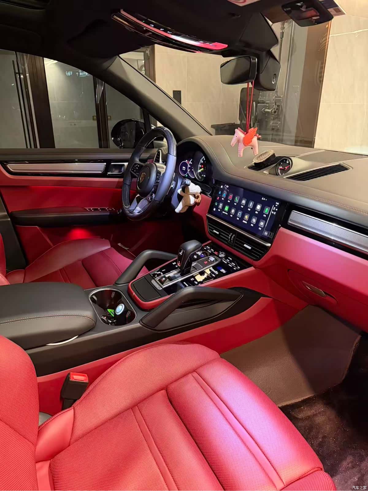 Porsche Cayenne, 2023 все фото
