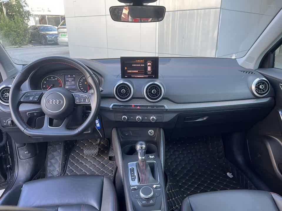 Audi Q2L