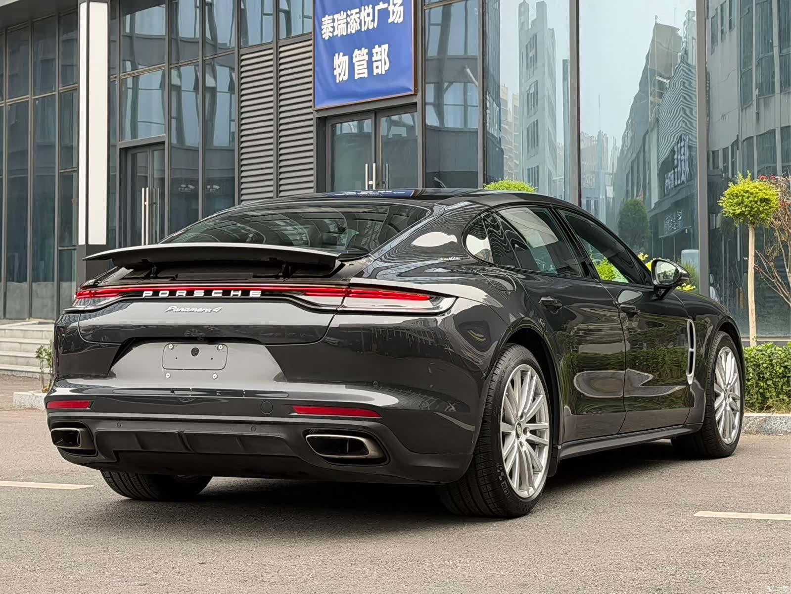 Porsche Panamera, 2022 3