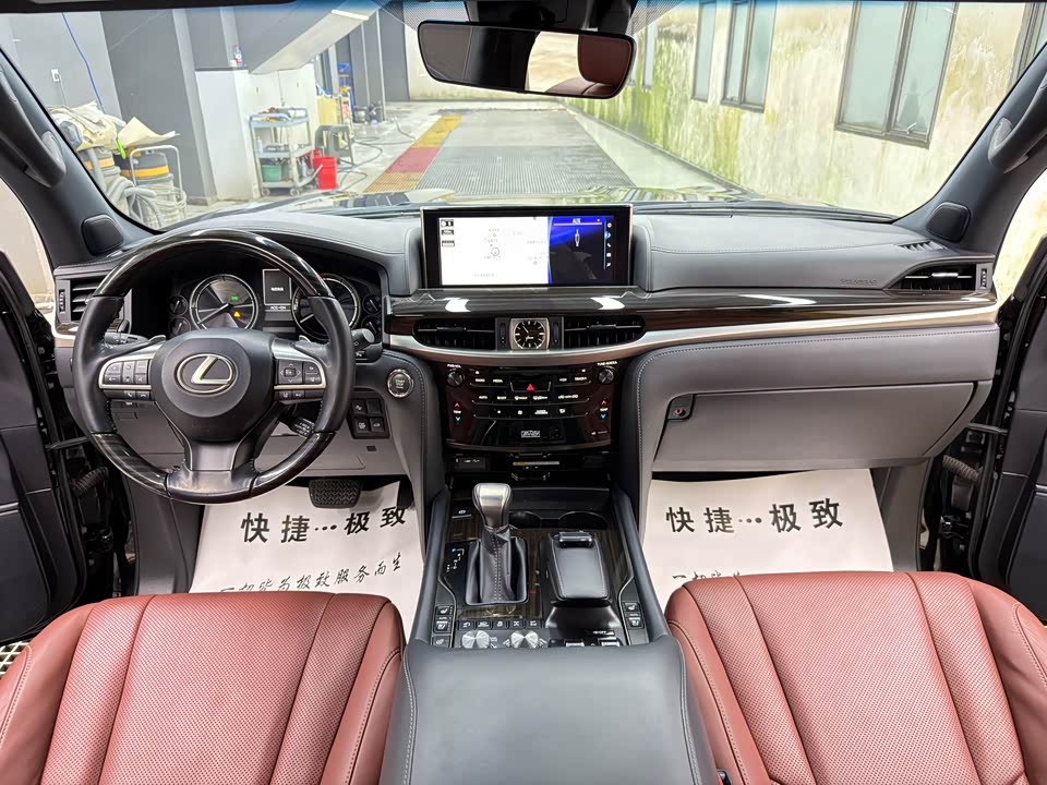 Lexus LX