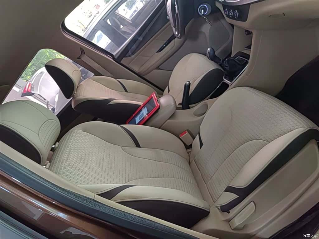 Wuling 730, 2018 25