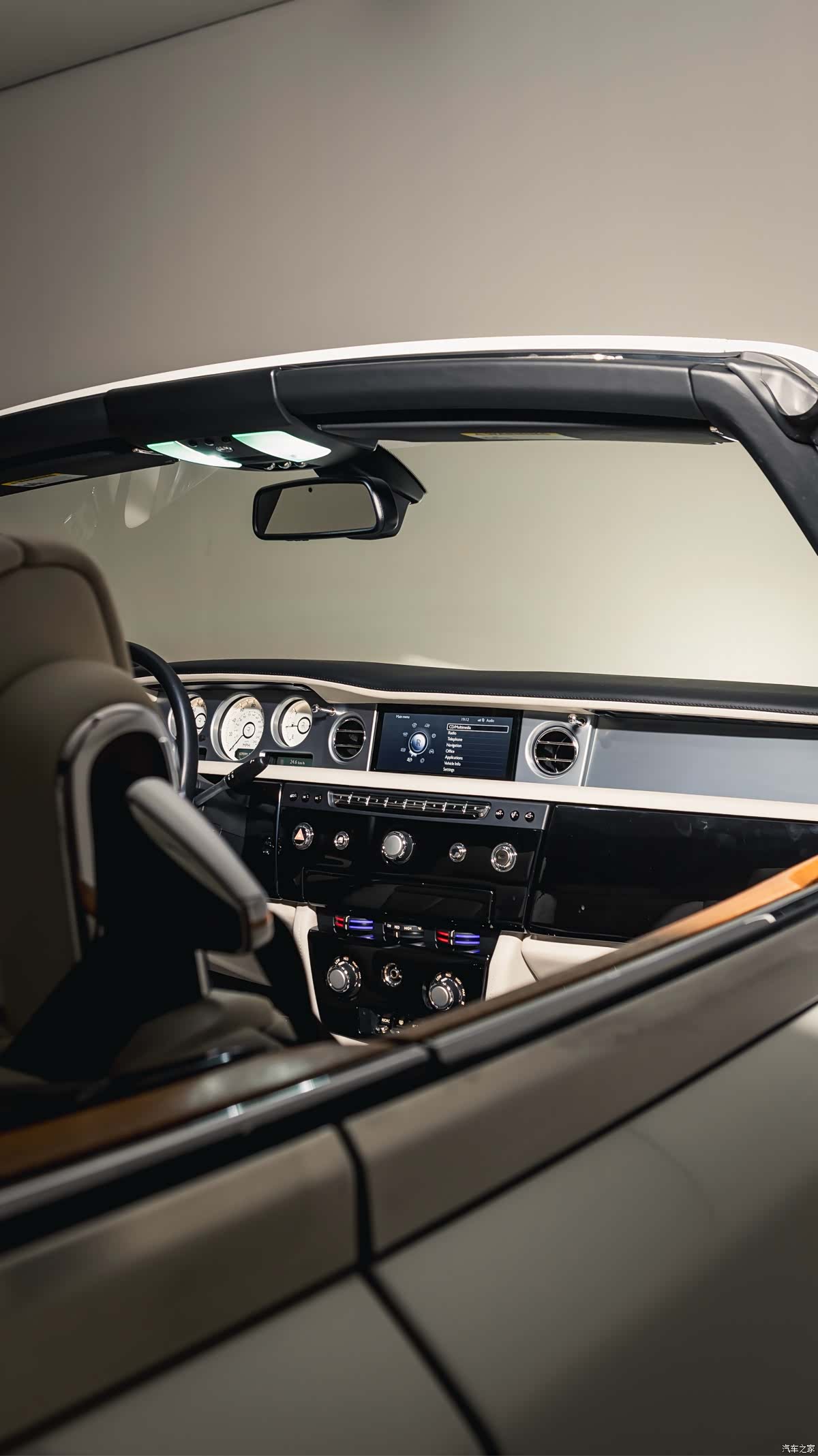 Rolls-Royce Phantom, 2015 29
