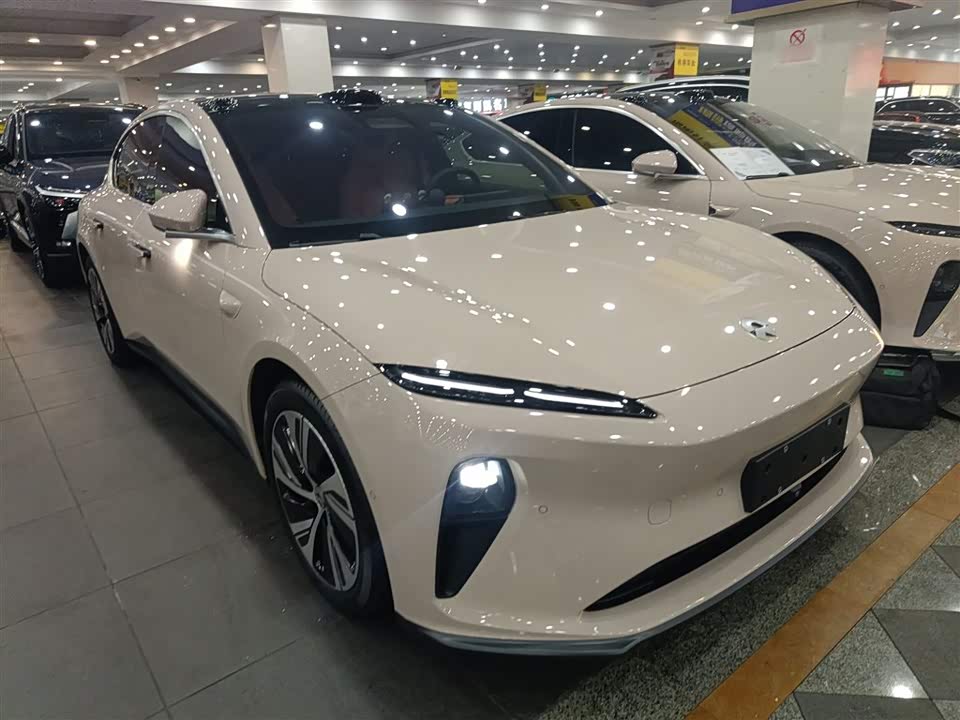 NIO ET5