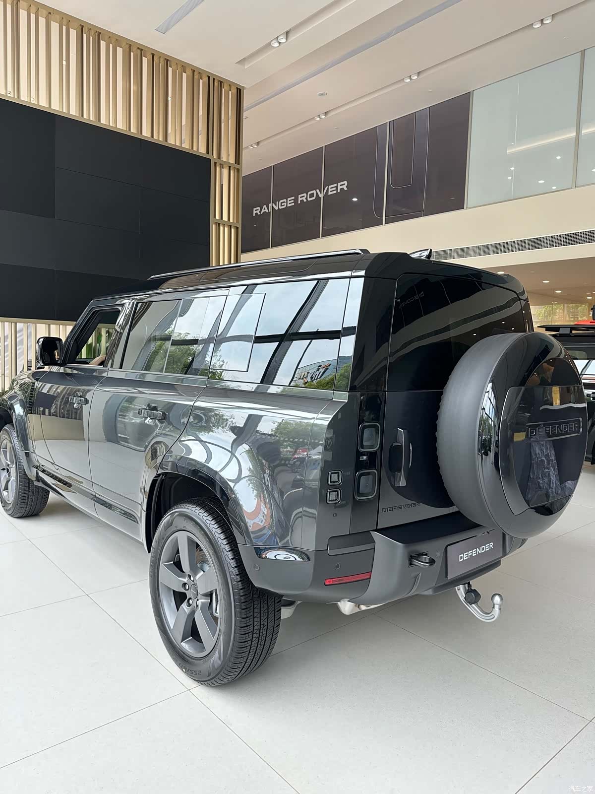 Land Rover Defender, 2026 9