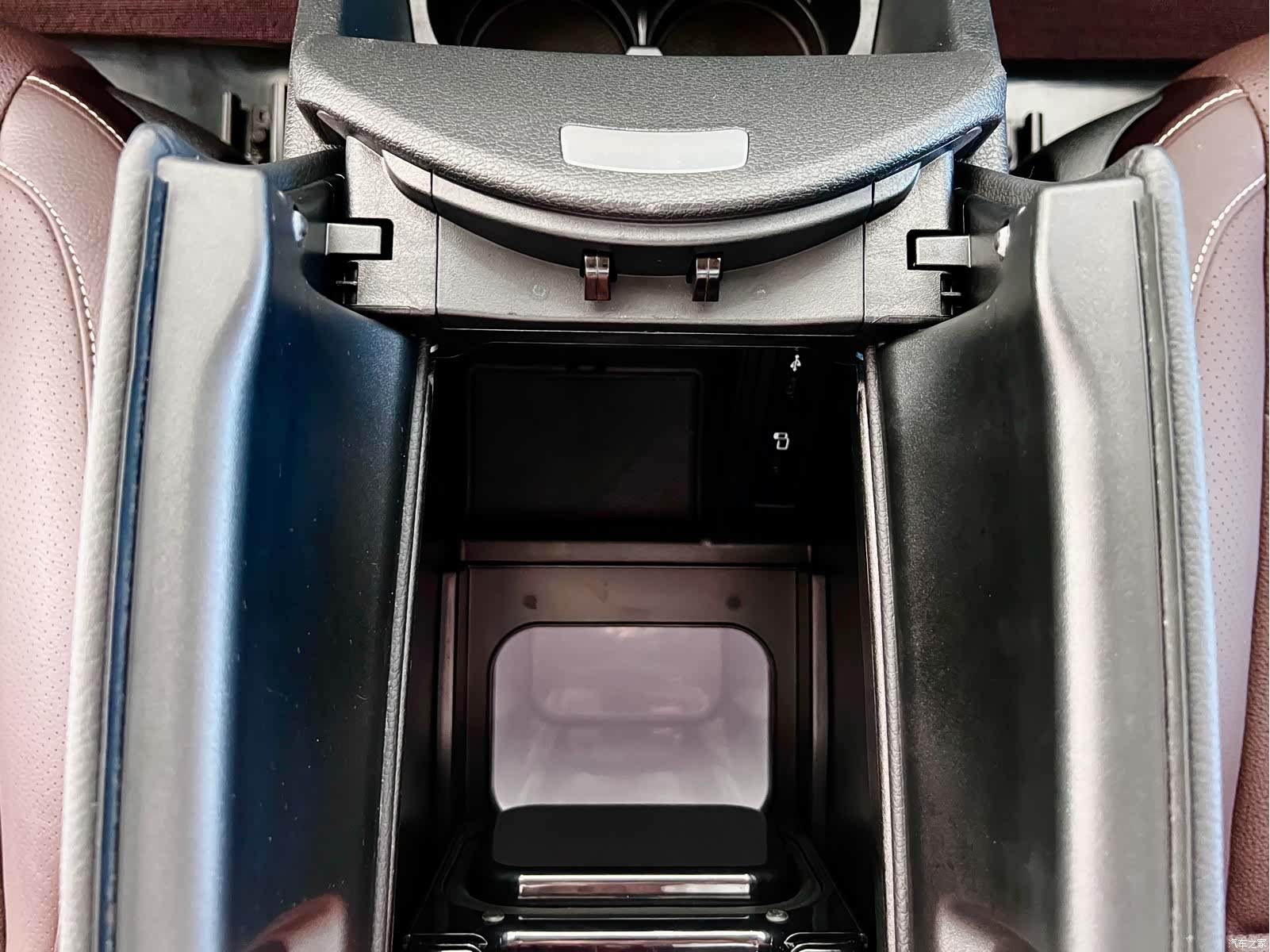 Mercedes-Benz V-Class, 2022 18