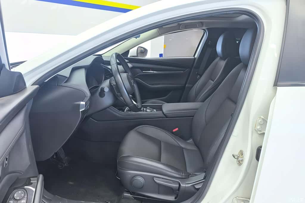 Mazda Mazda3, 2022 9