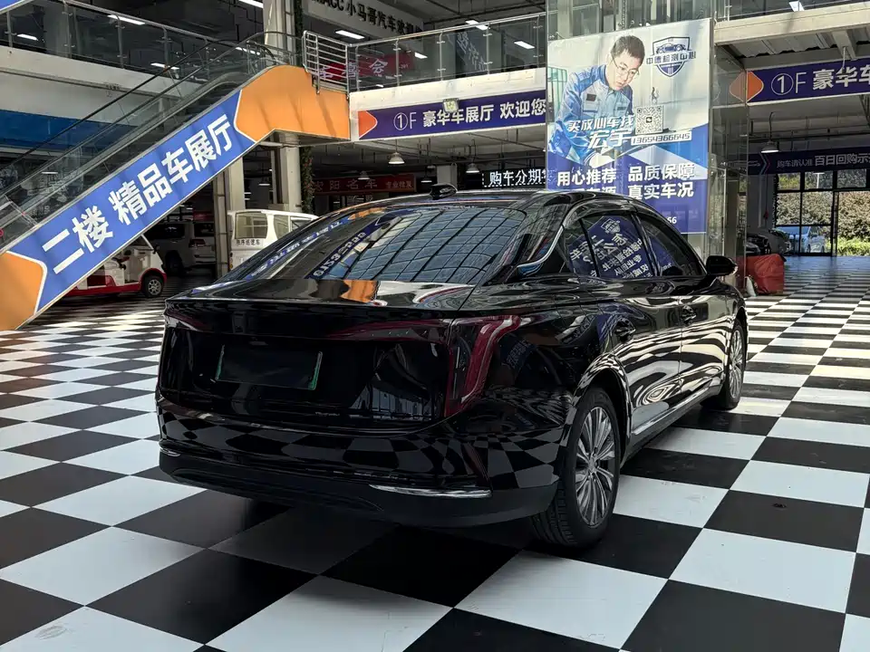 Hongqi E-QM5