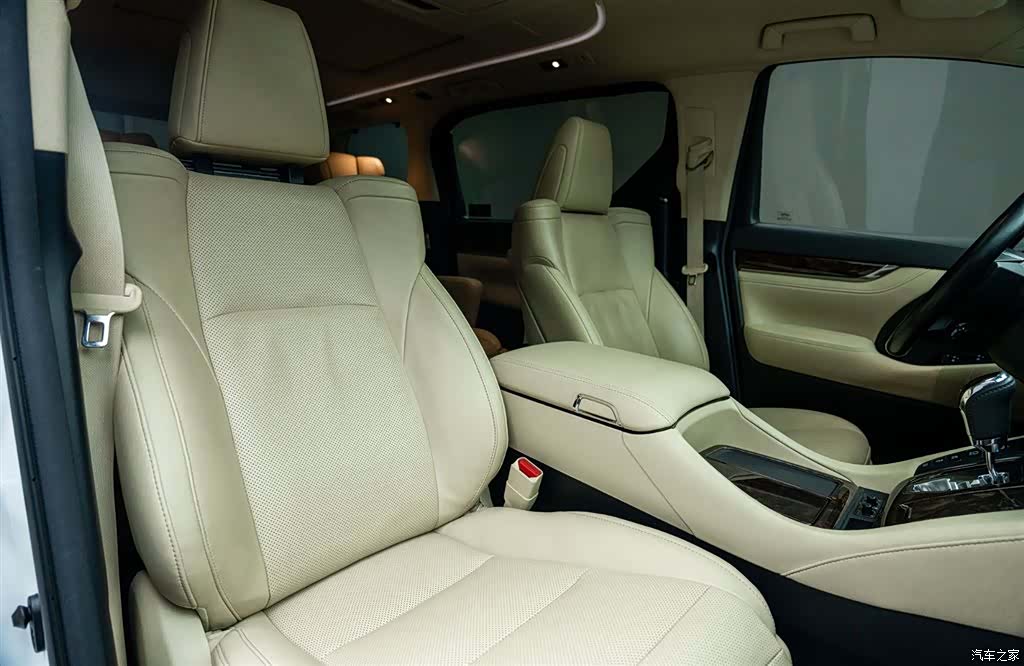 Toyota Alphard, 2020 10