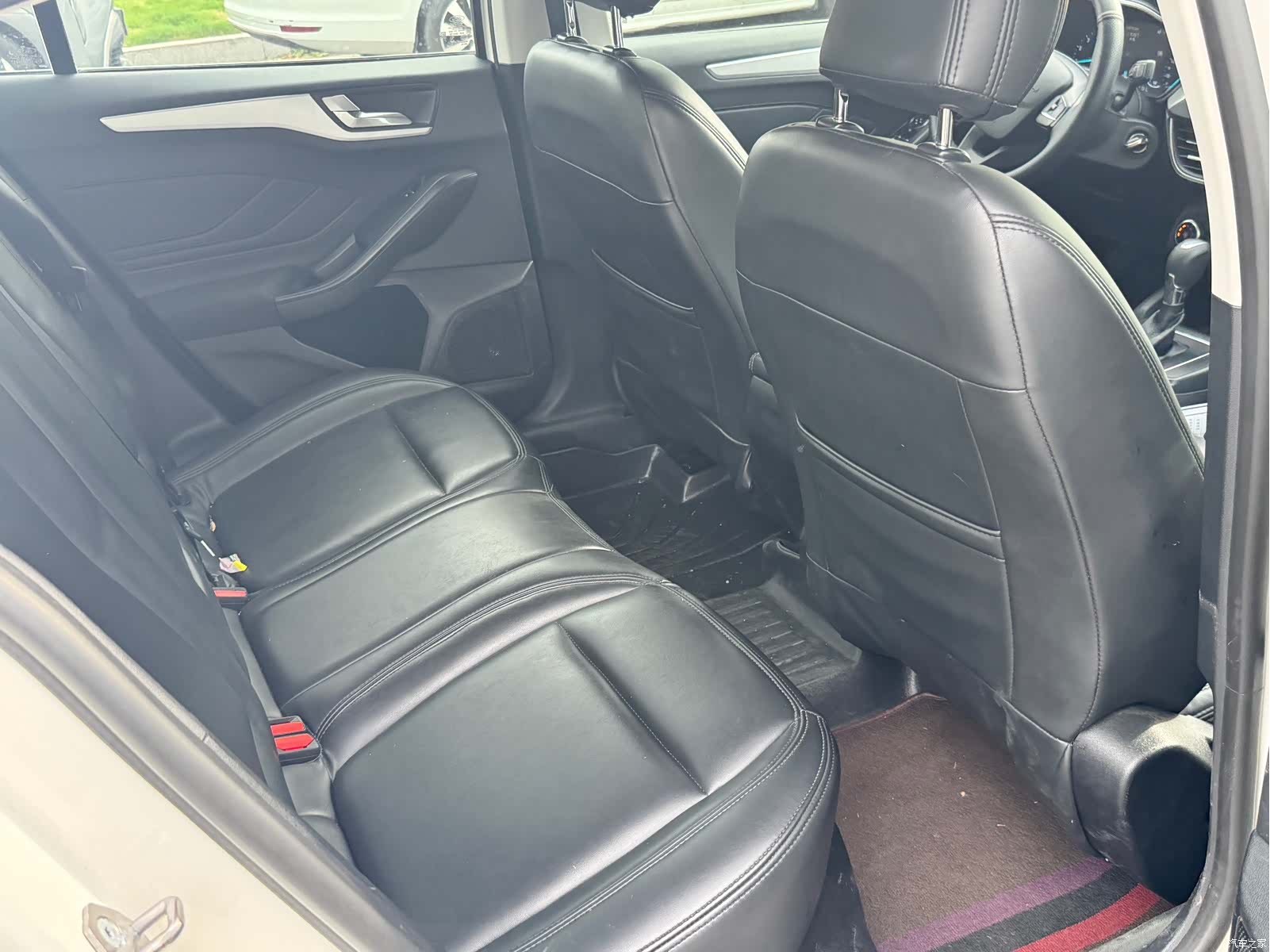 Ford Focus, 2019 10