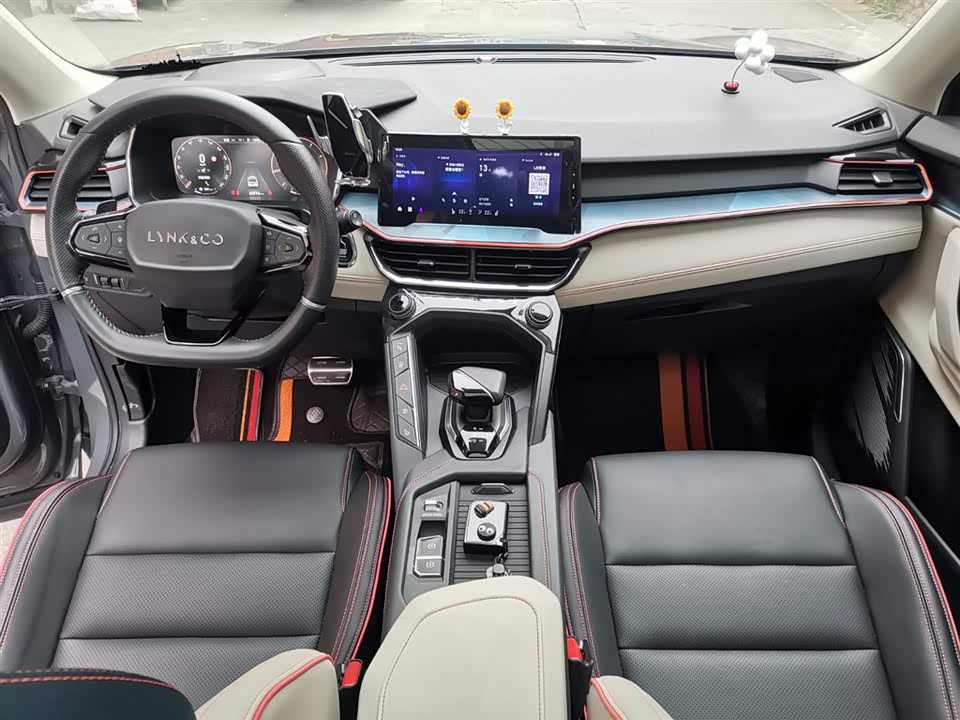 Lynk & Co 06