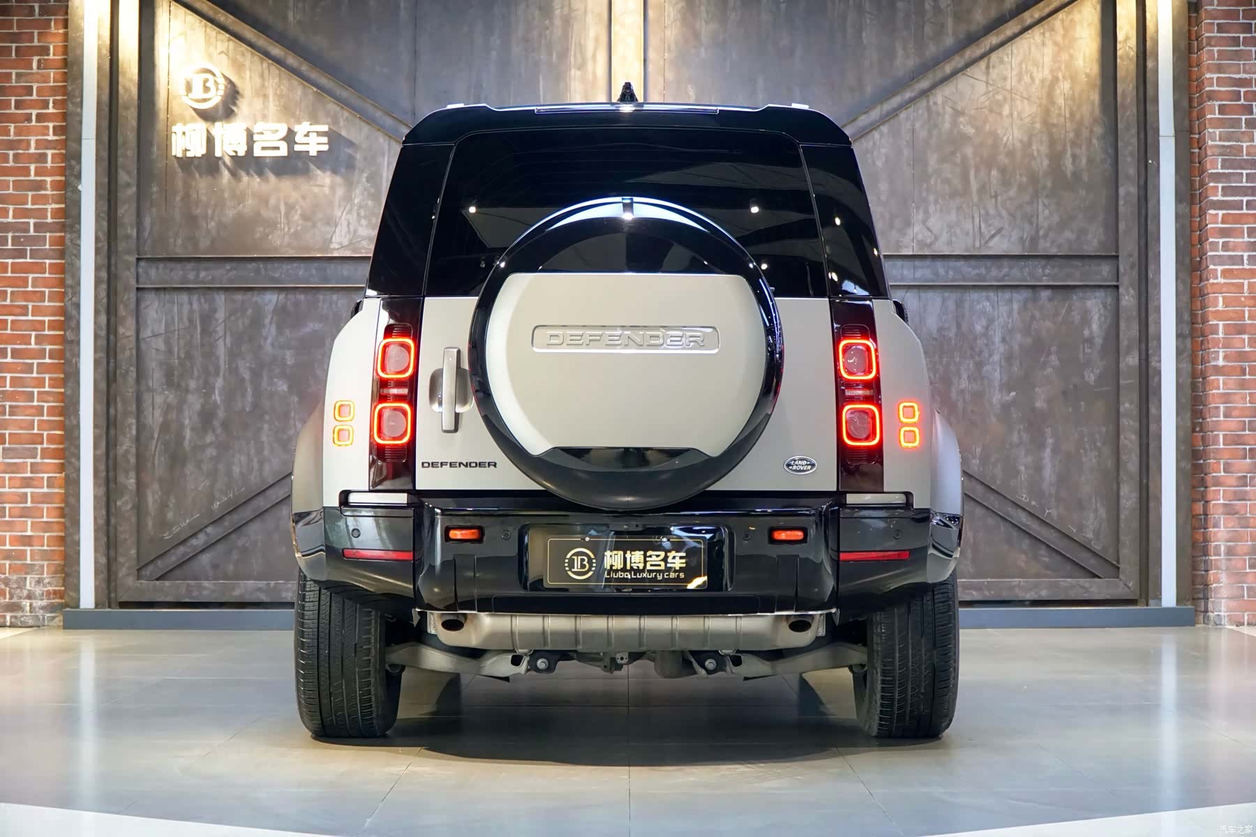 Land Rover Defender, 2024 3