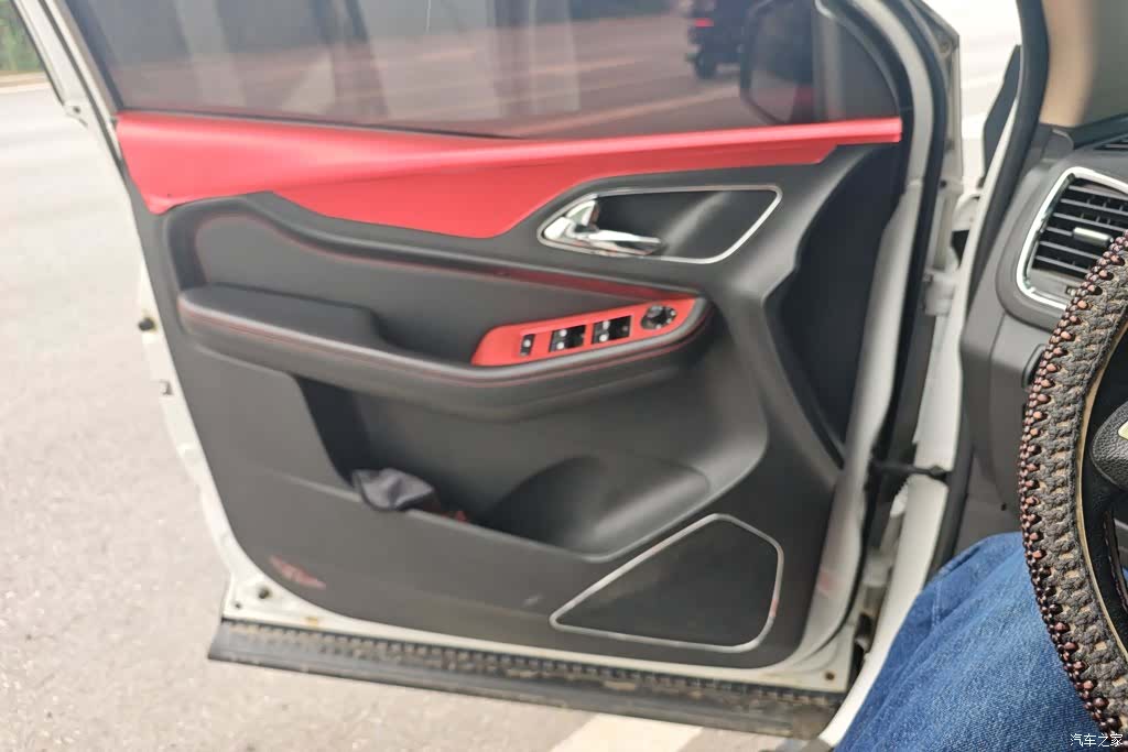 Wuling 560, 2015 7