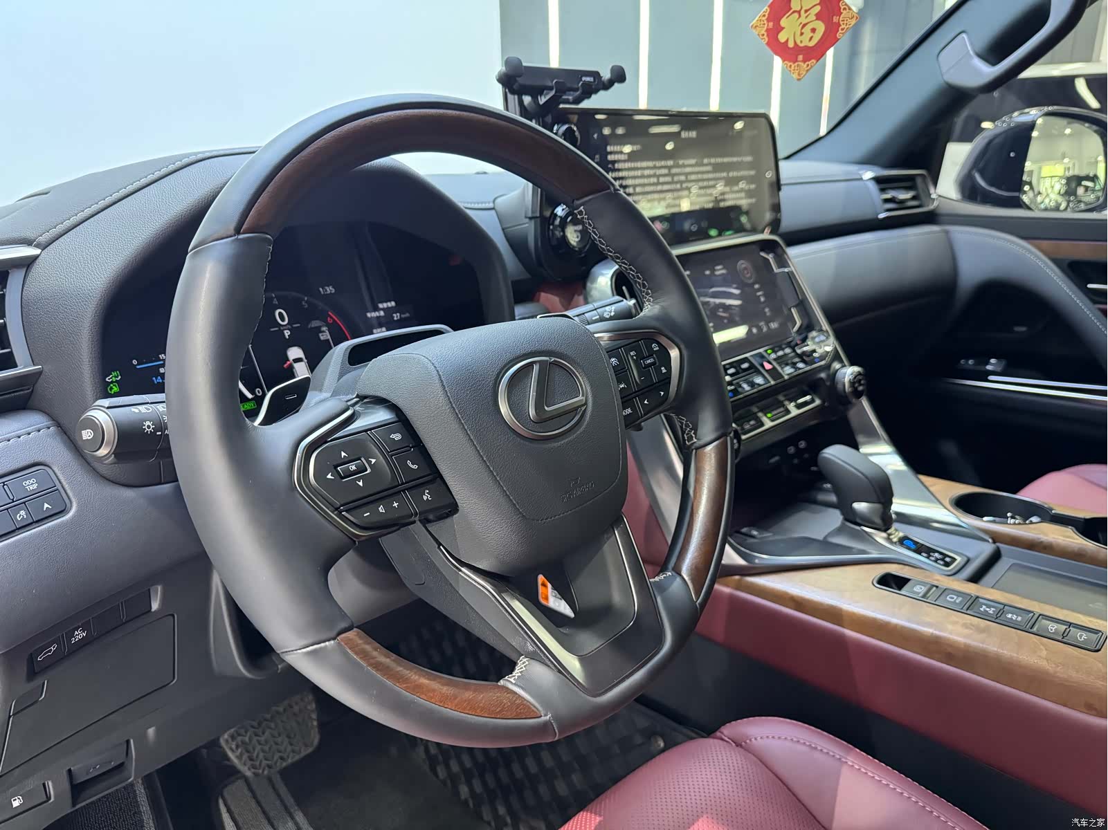 Lexus LX, 2026 8